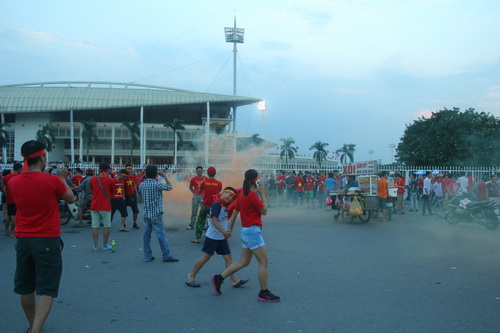 “Sức nóng” CĐV trước trận U19 Việt Nam - U19 Nhật Bản ảnh 6